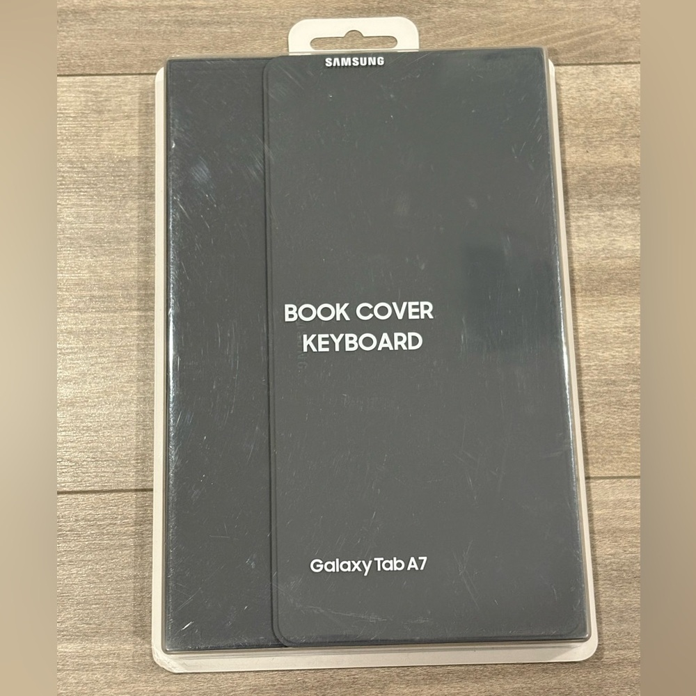 🆕 Samsung Book Cover Keyboard in Gray Galaxy Tab A7